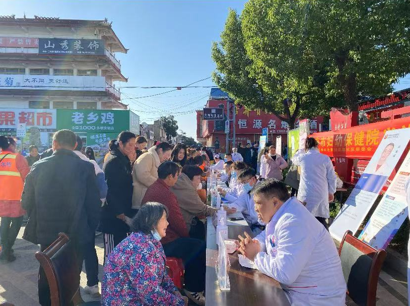 市婦幼保健院（市兒童醫(yī)院）在毛集區(qū)舉辦大型義診