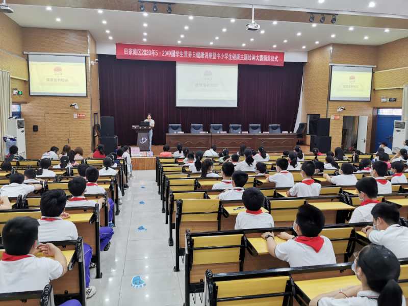 合理膳食，免疫基石——市婦幼保健院組織專家參加“5.20”中國學(xué)生營養(yǎng)日主題宣傳活動(dòng)